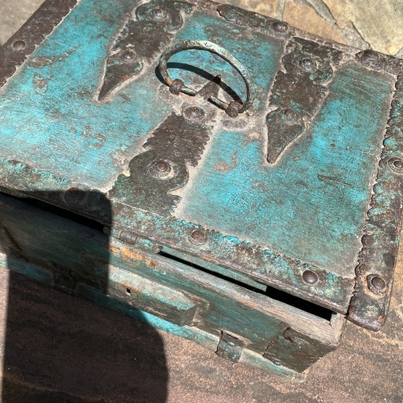 This Old Box - Picture 3 of 5